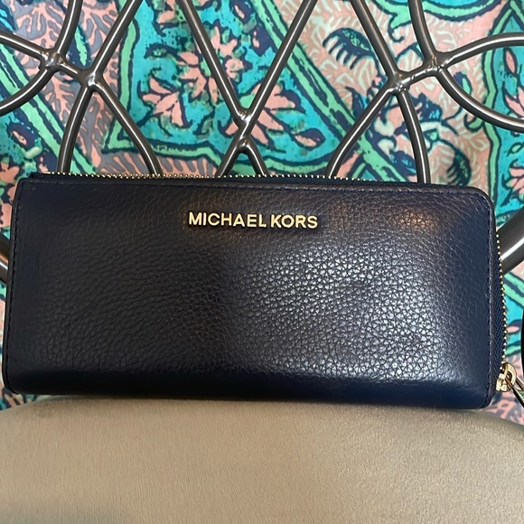 Michael Kors Handbags - Michael Kors Jet Set Travel Large Saffiano Leather Quarter-Zip Wallet